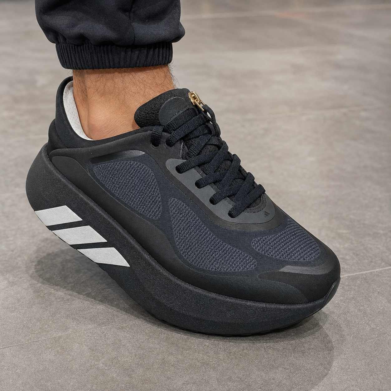נעלי ריצה לגברים adidas Hyperboost Run M שחור – תמונה 2