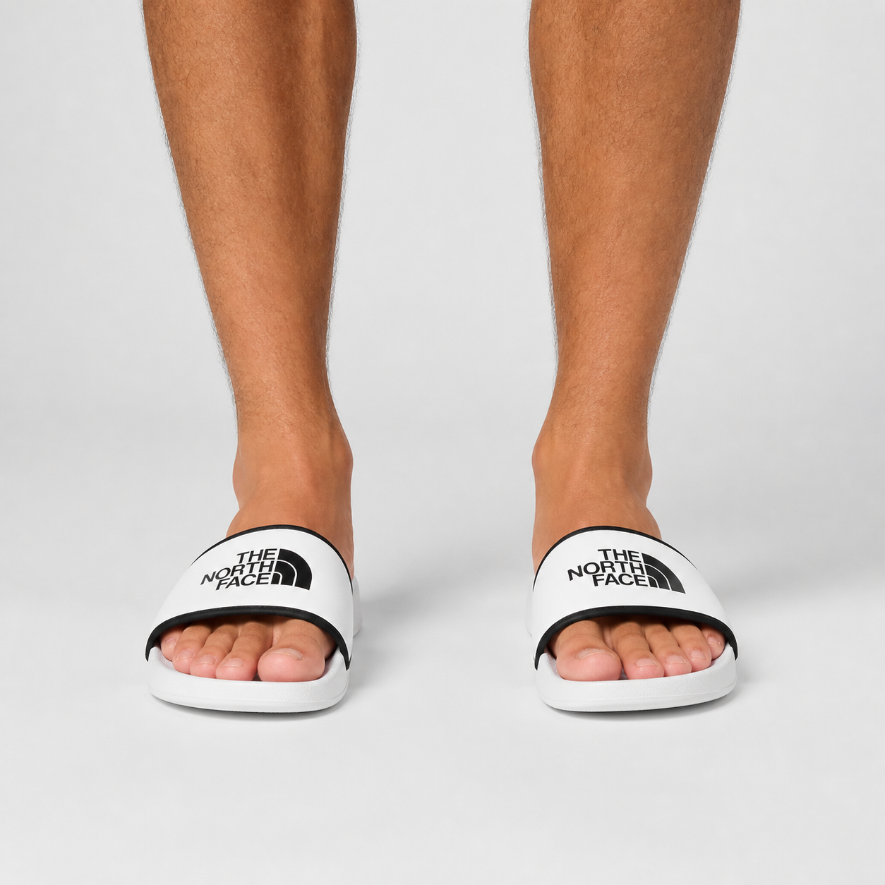 כפכפי The North Face Base Camp Slide III לבן/שחור על הרגל