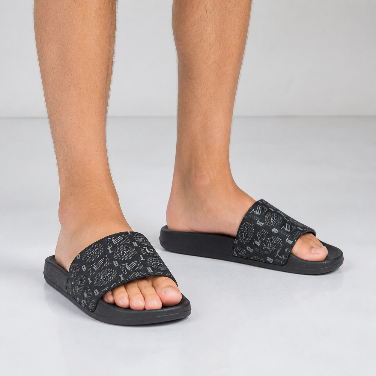 כפכפי Paul Shark All Over Comfort Slipper שחור על הרגל
