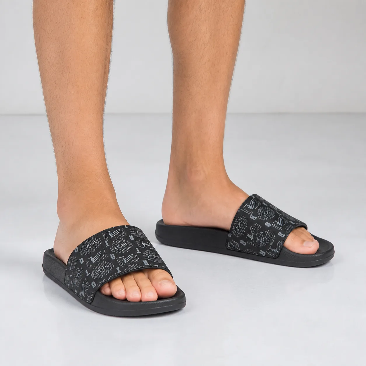 כפכפי Paul Shark All Over Comfort Slipper שחור על הרגל